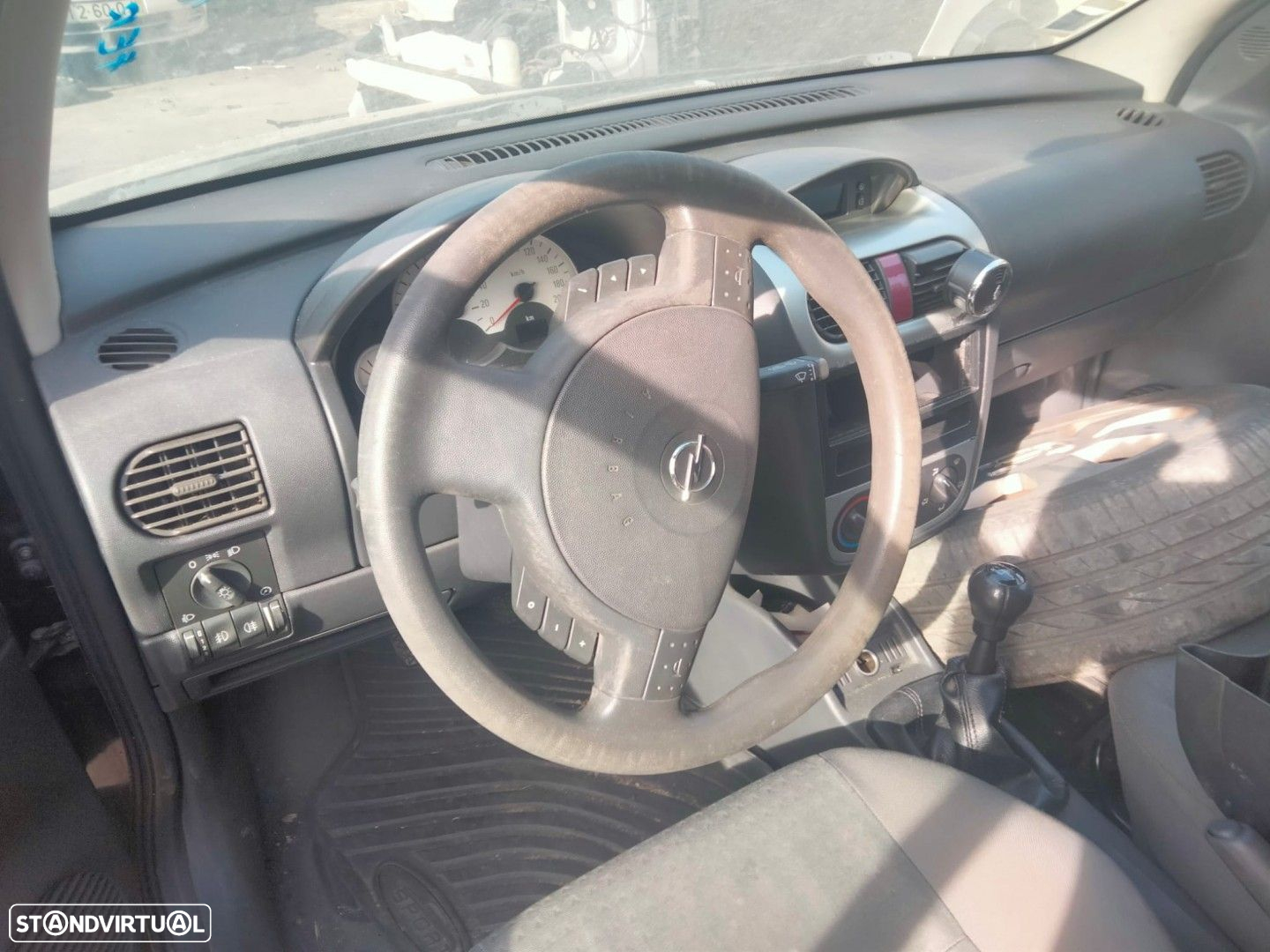 Opel Corsa C 1.3 CDTI de 2003 disponível para peças - 6