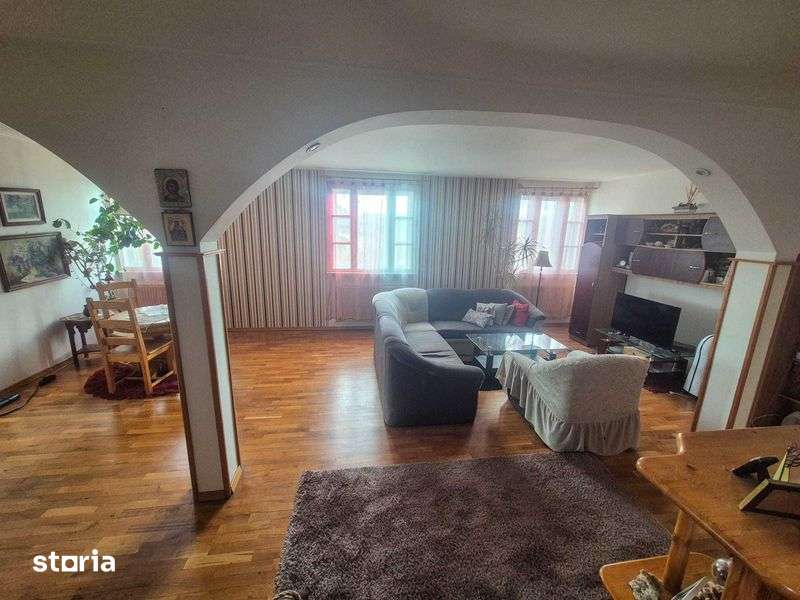 Vand apartament spatios, ultracentral, mobilat, 3 camere - Suceava — fotografia 1