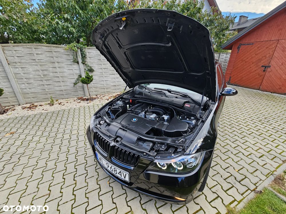 BMW Seria 3 318i Touring - 11