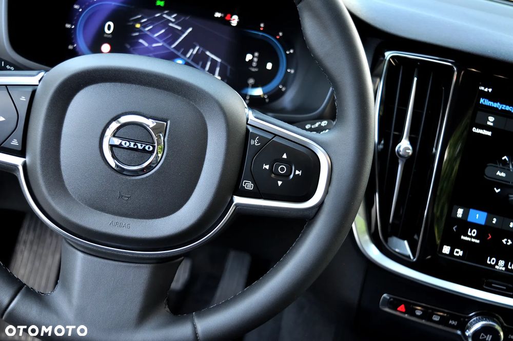 Volvo V60 B4 D Momentum Pro - 25