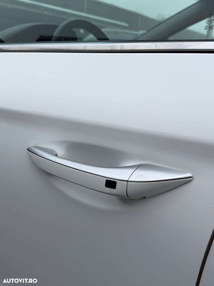 Hyundai IONIQ Hybrid 1.6 GDI Premium - 17