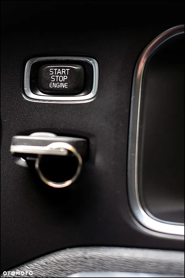 Volvo V40 Cross Country - 31