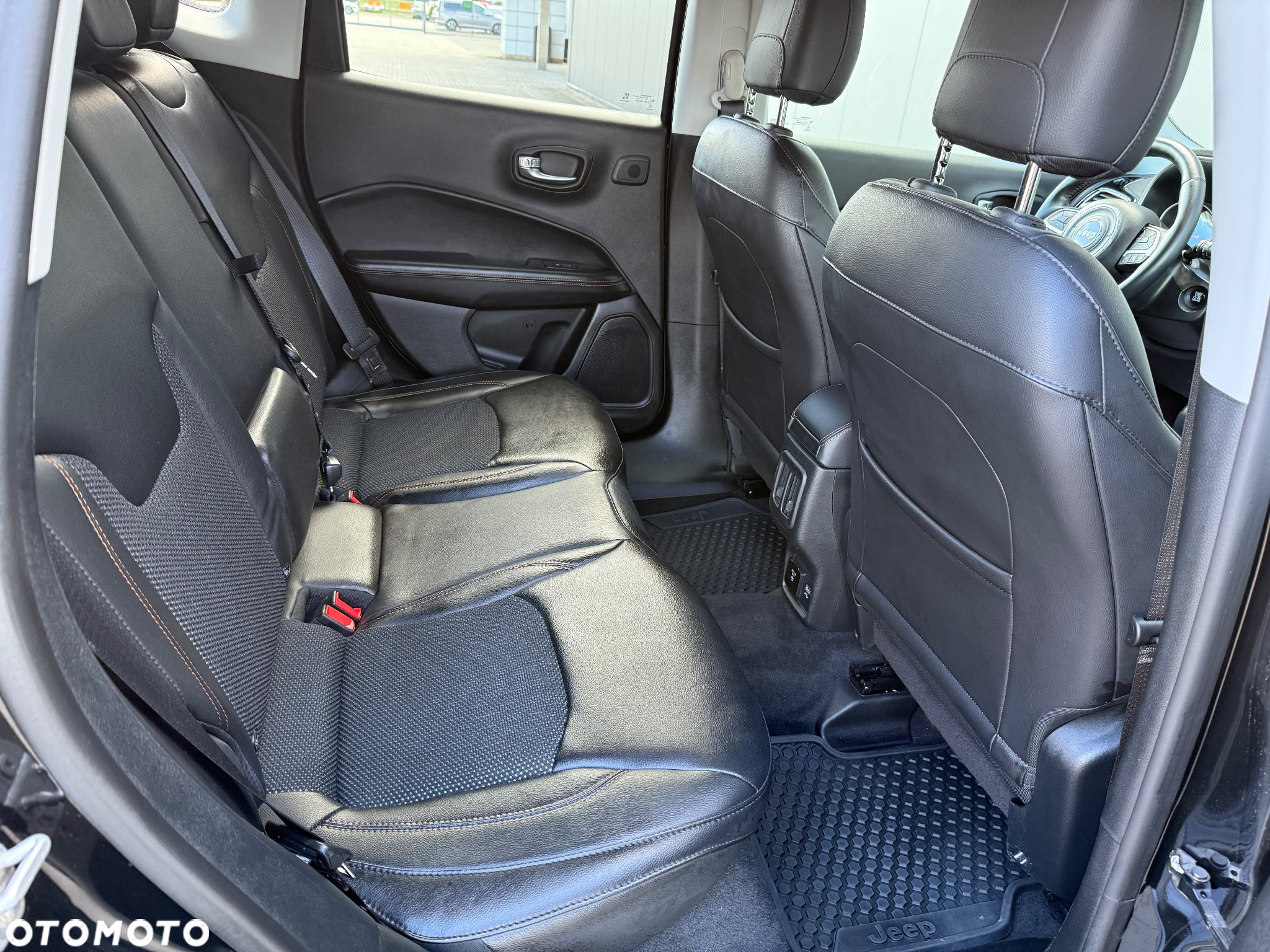 Jeep Compass - 18