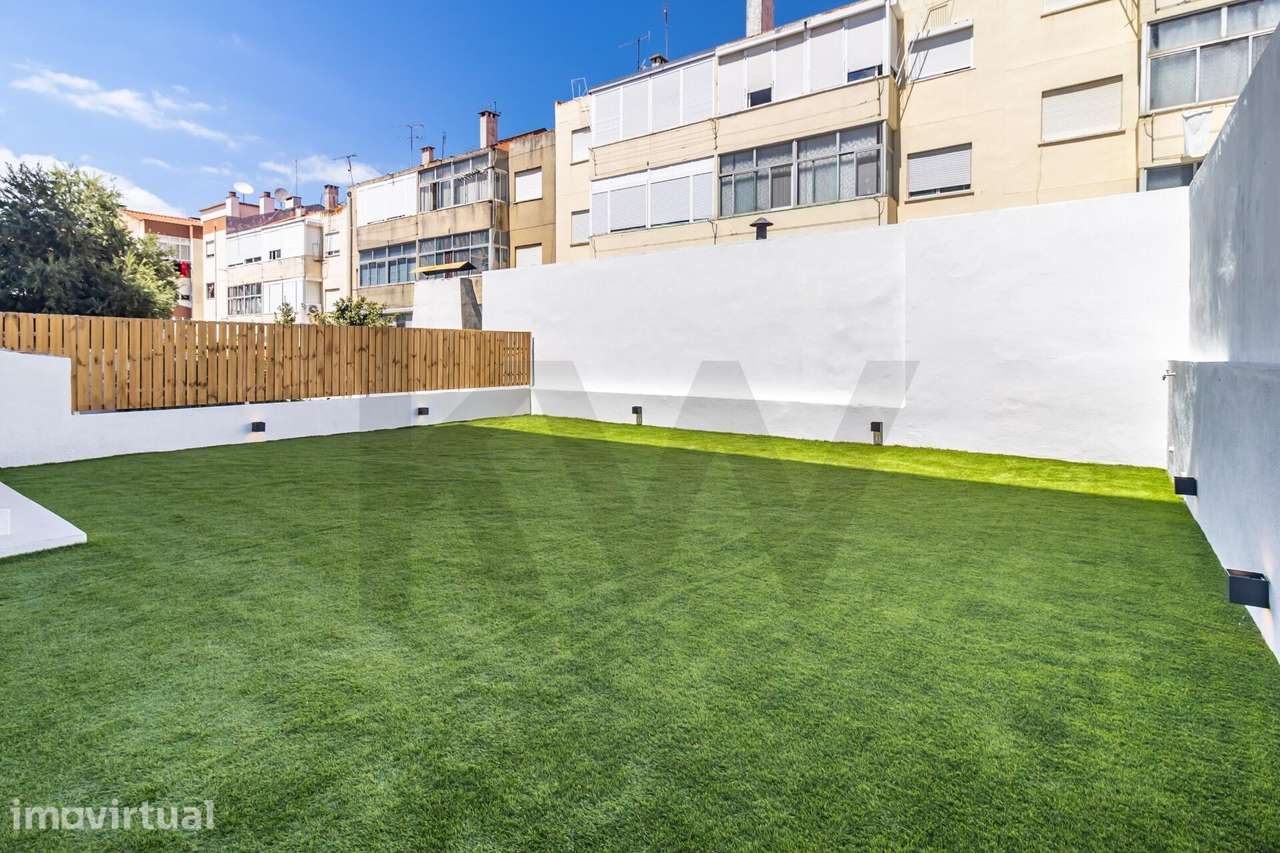 Fantástico T3 Totalmente Remodelado com Logradouro Privativo de 72m2 – - Grande imagem: 3/47
