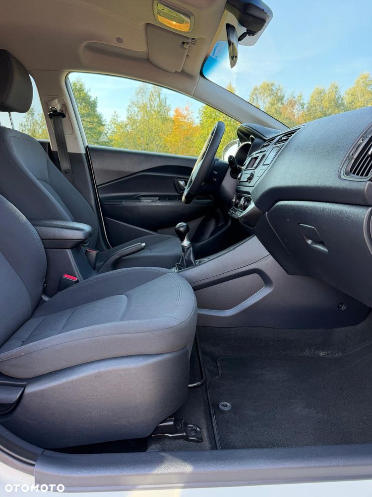 Kia Rio - 15