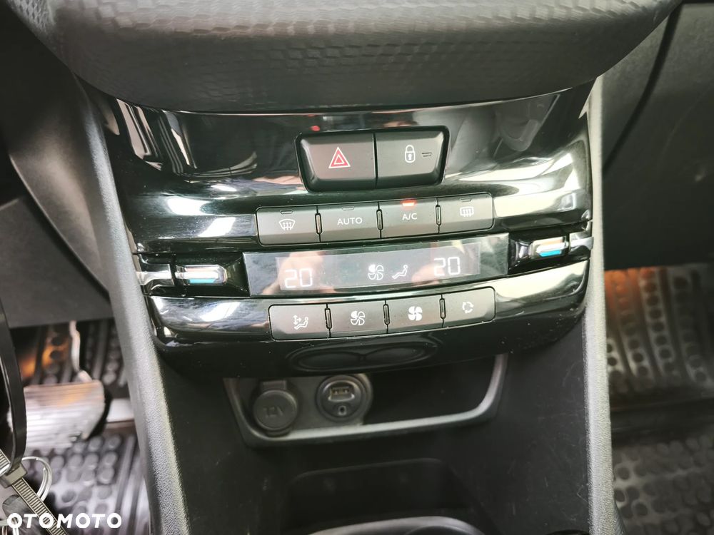 Peugeot 2008 82 e-VTI ETG5 Allure - 17