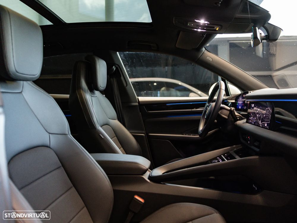 Porsche Macan Electric - 40