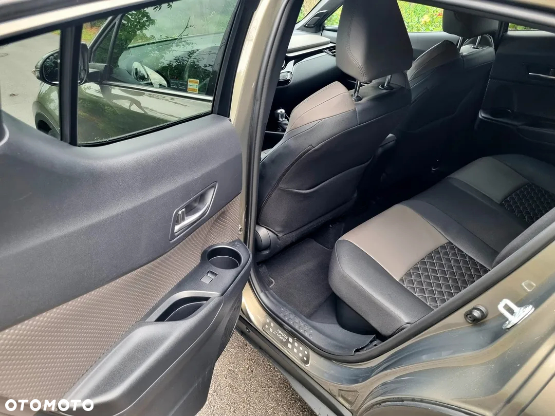 Toyota C-HR 2.0 Hybrid Executive - 23