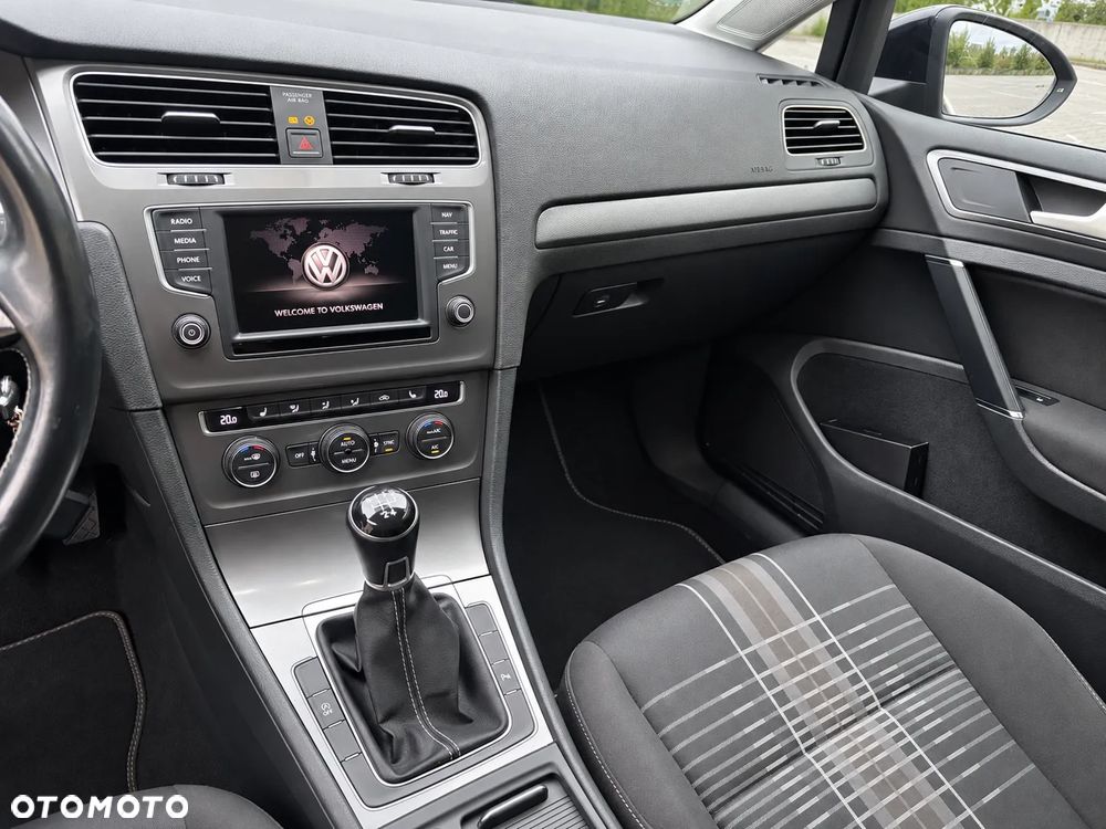 Volkswagen Golf - 27