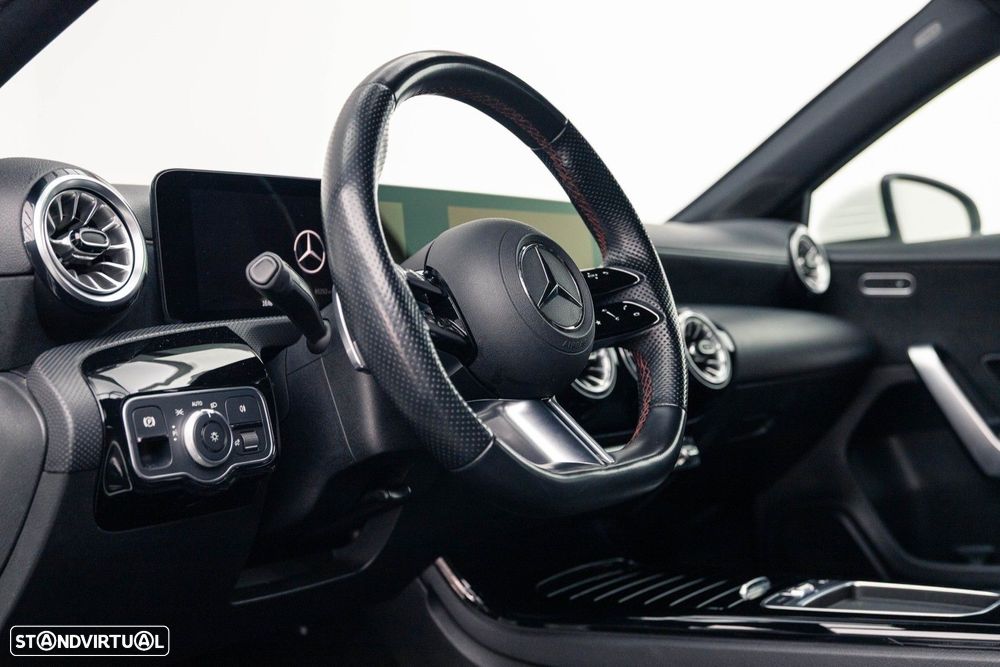 Mercedes-Benz A 250 Limousine e AMG Line - 24