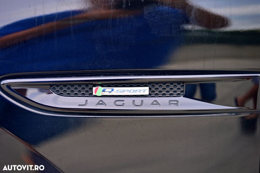 Jaguar F-Pace P250 AWD R-Dynamic Black - 25
