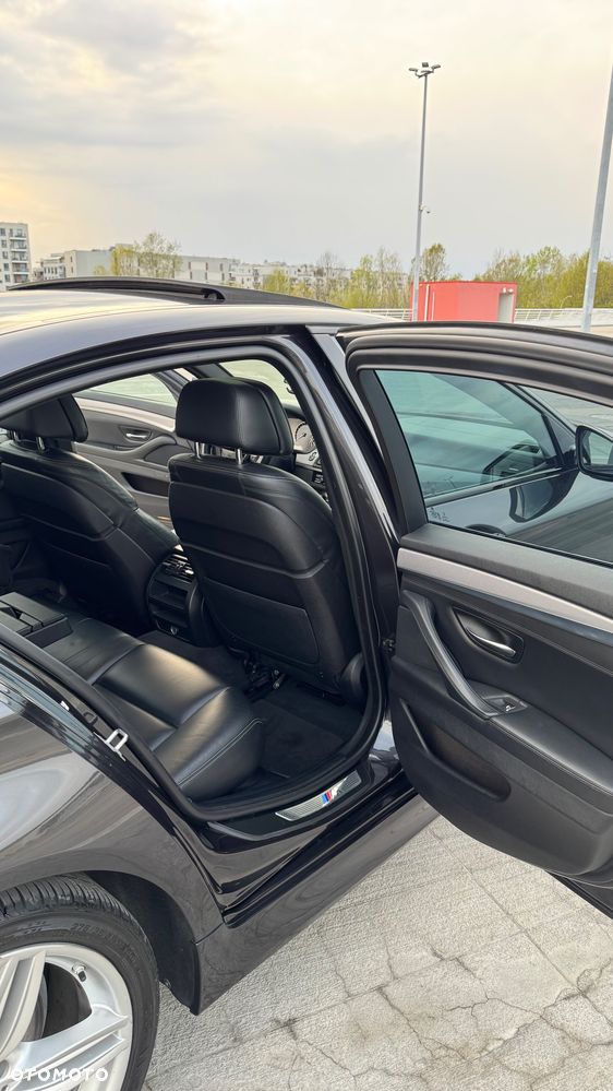 BMW Seria 5 550i - 11