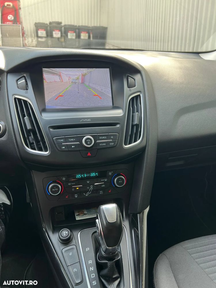 Ford Focus 1.5 TDCi Powershift Titanium - 12