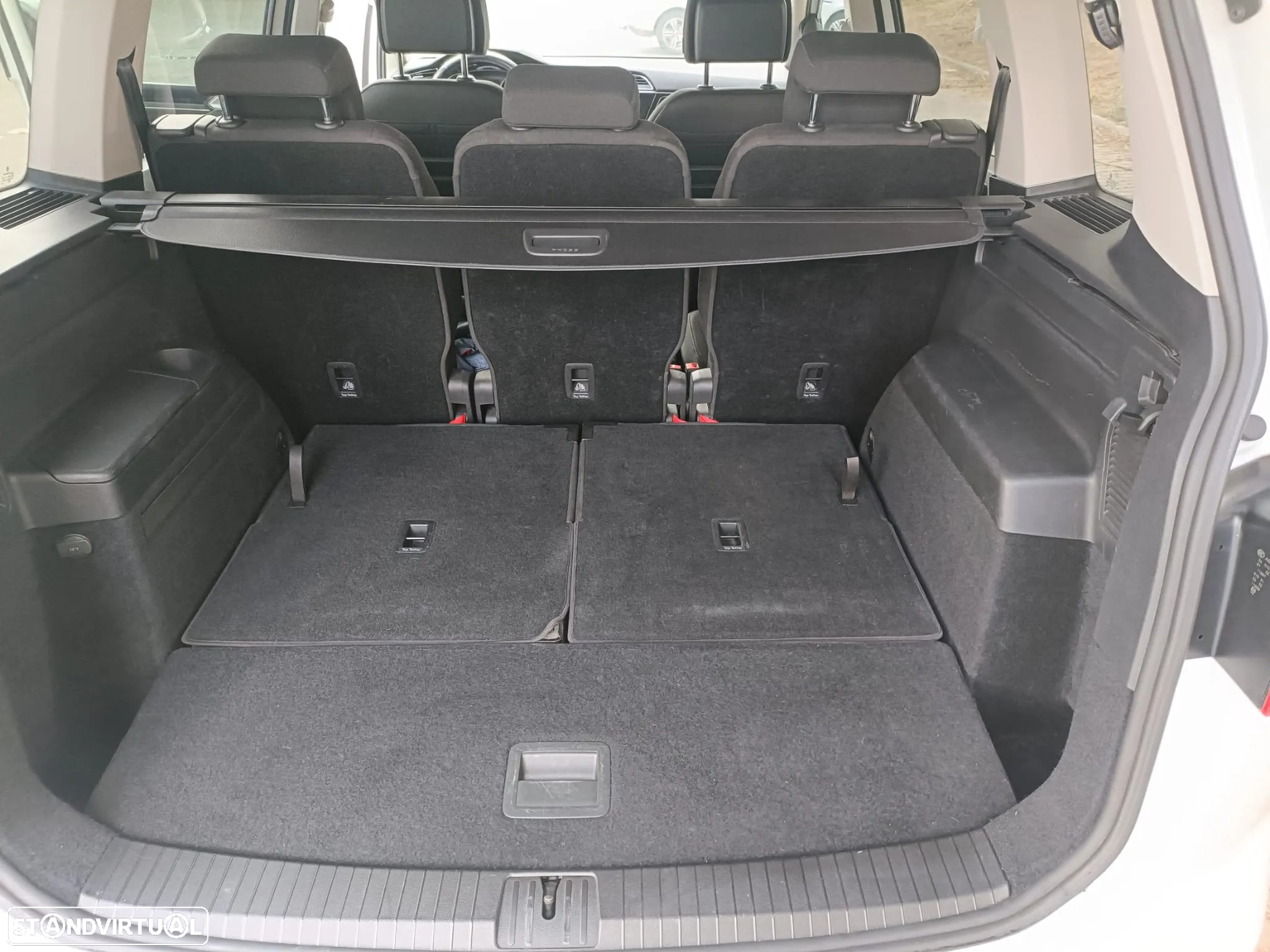 VW Touran 1.6 TDI Highline DSG - 16