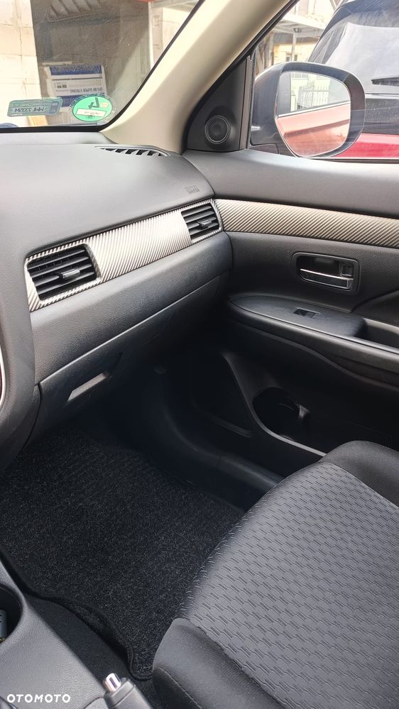 Mitsubishi Outlander 2.2 DID Intense + - 10