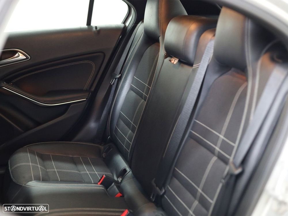 Mercedes-Benz A 180 d Urban - 11