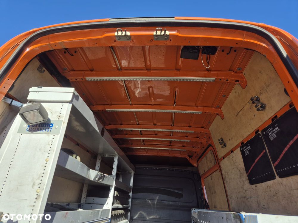 Mercedes-Benz Sprinter - 22