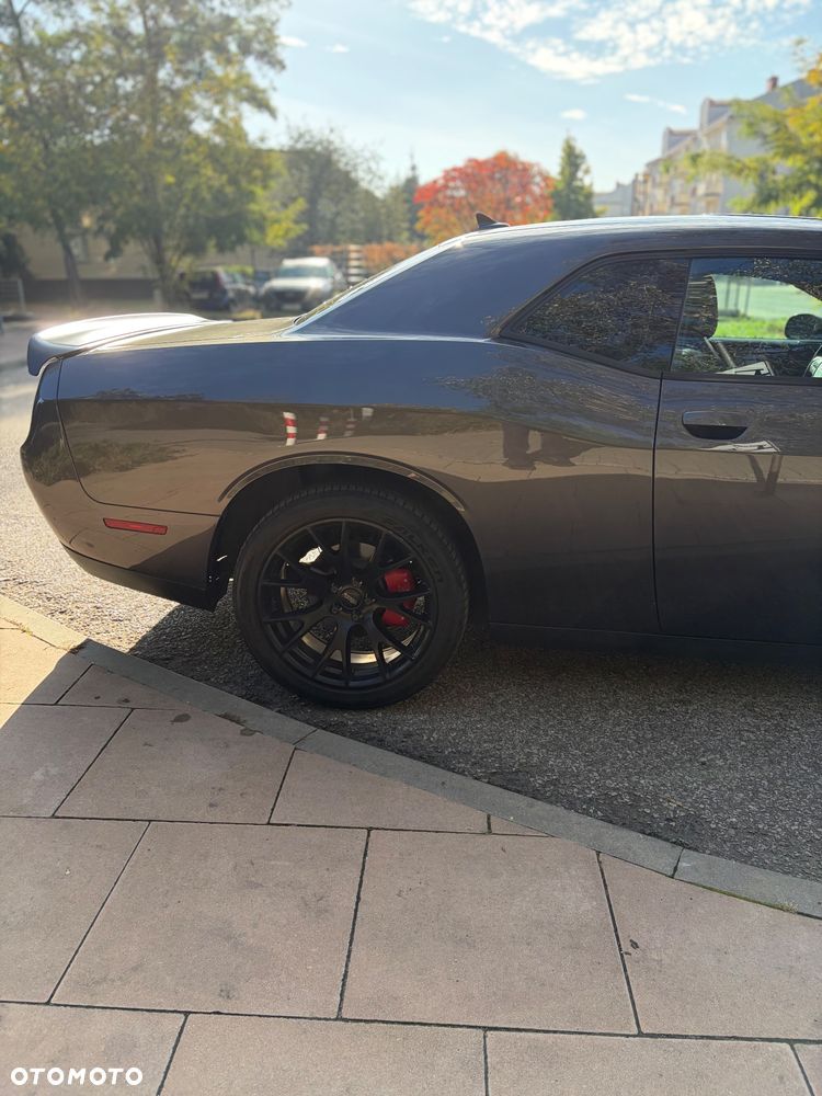 Dodge Challenger - 7