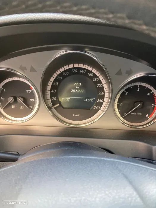 Mercedes-Benz 220 - 10