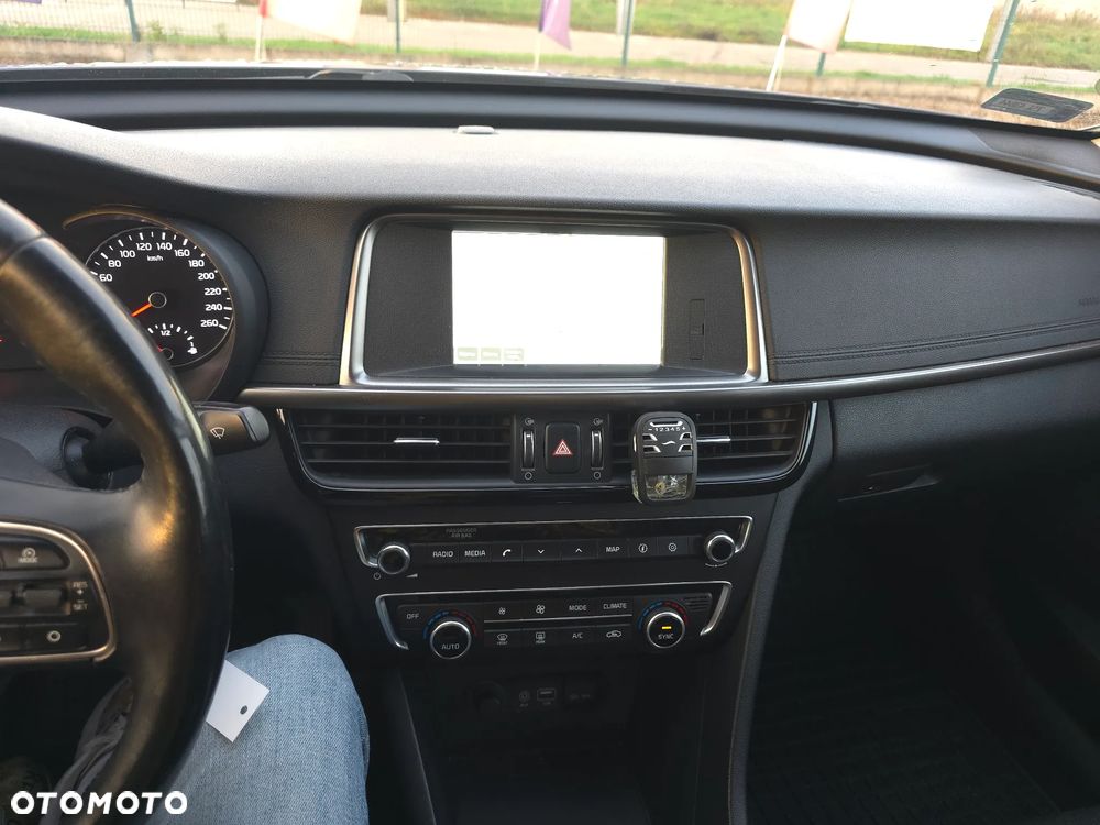 Kia Optima 2.0 M - 24