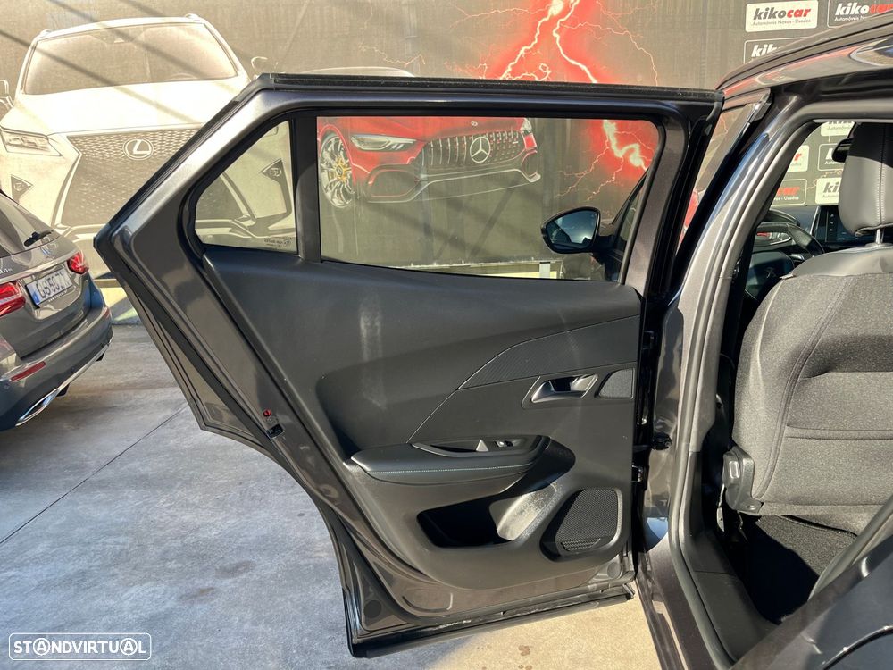 Peugeot 2008 1.5 BlueHDi Allure EAT8 - 41