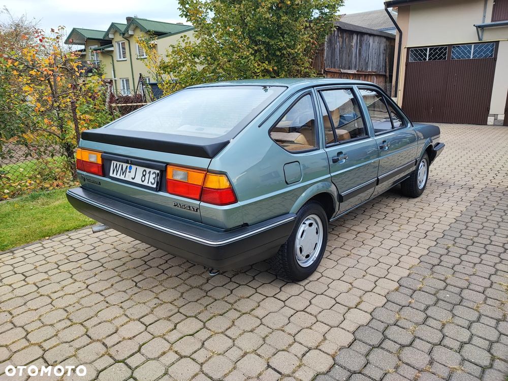 Volkswagen Passat 1.6 C - 15