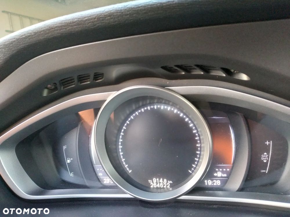 Volvo V40 D2 Drive-E R-Design Momentum - 10