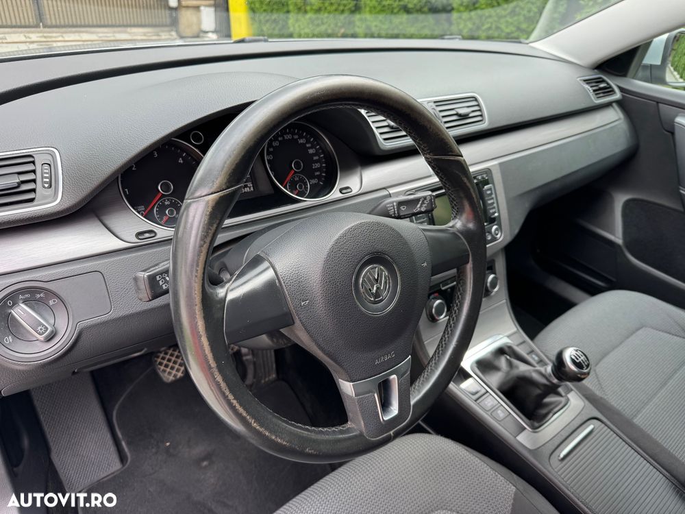 Volkswagen Passat - 12