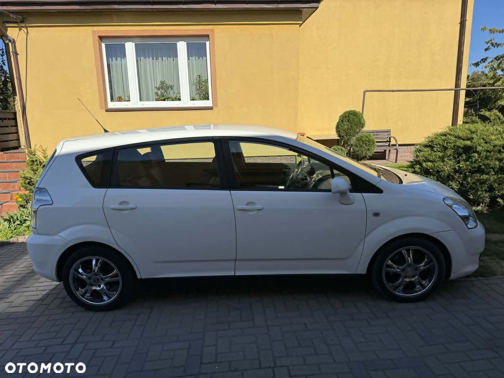 Toyota Corolla Verso 2.0 D-4D Executive - 4