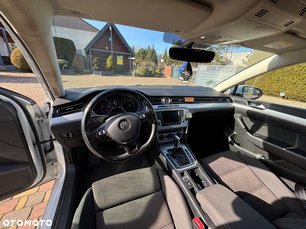 Volkswagen Passat - 11