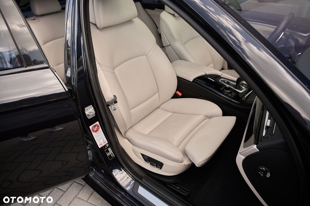 BMW Seria 5 530d xDrive - 24