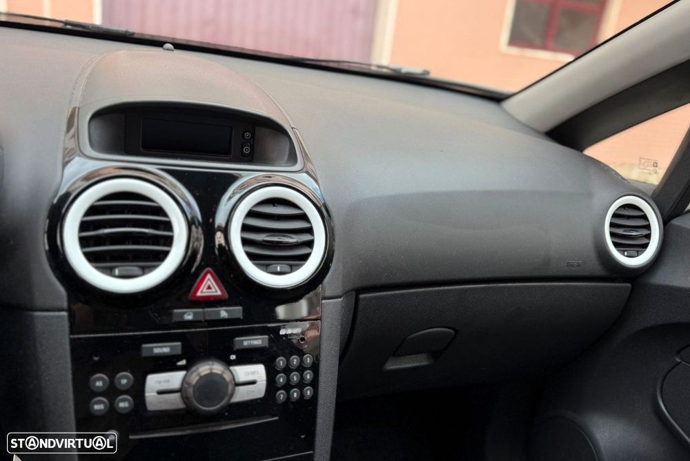 Opel Corsa 1.2 Black Edition 129g - 14