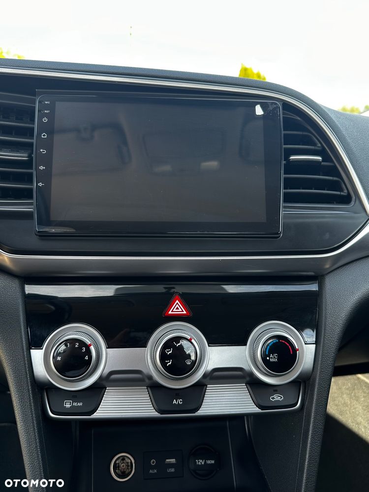 Hyundai Elantra 1.6 Comfort Premiere - 18