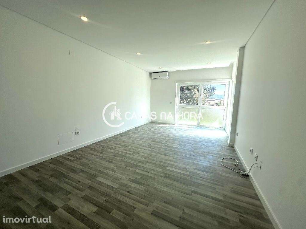 Apartamento T2 na Quinta do Conde junto ao Mercado - Grande imagem: 2/23