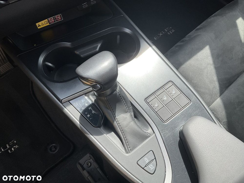 Lexus UX - 27
