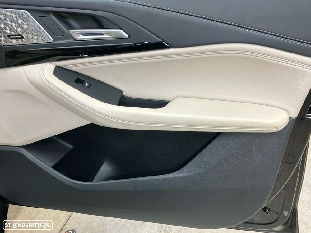 BMW 225xe Active Tourer - 12