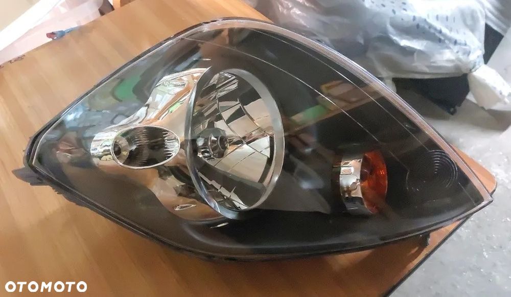 Reflektor lewy pasuje do Ford Fiesta - 1