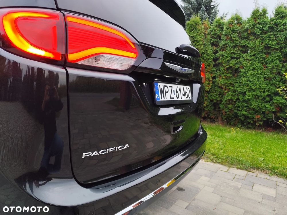 Chrysler Pacifica - 11