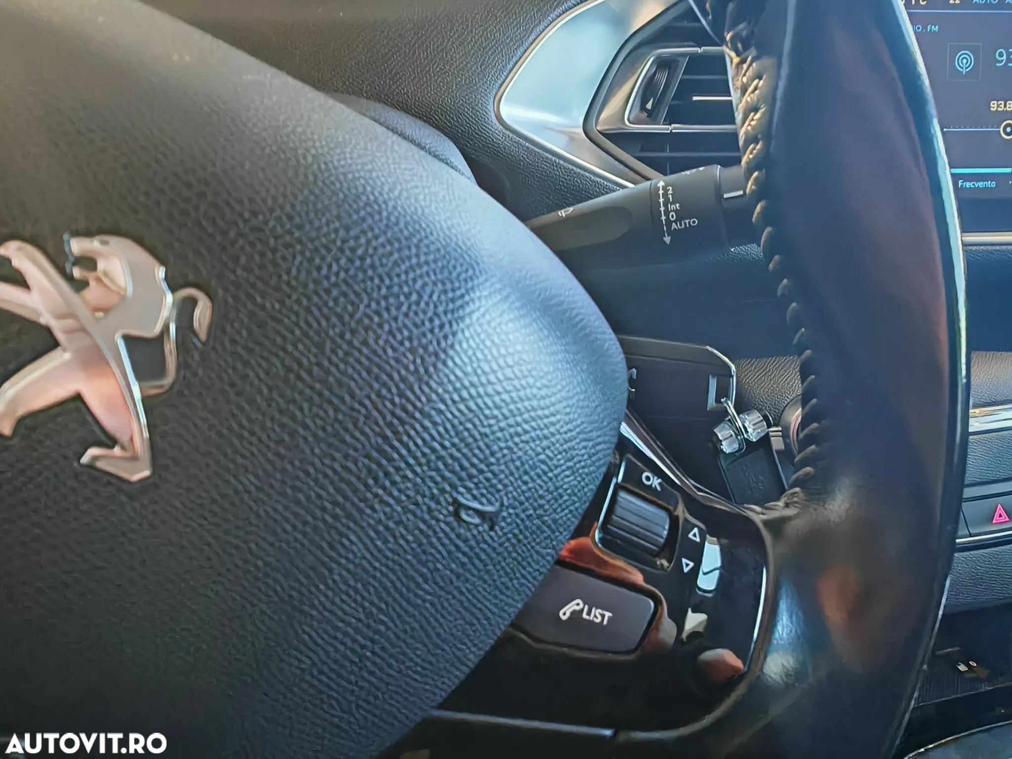 Peugeot 308 1.2 L PureTech Turbo S&S Active - 23