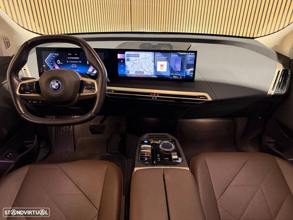 BMW iX xDrive40 - 7