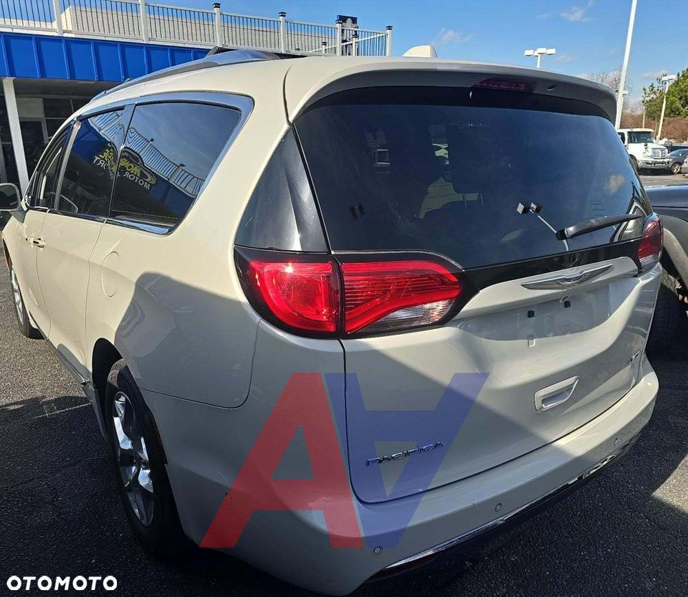 Chrysler Pacifica - 3