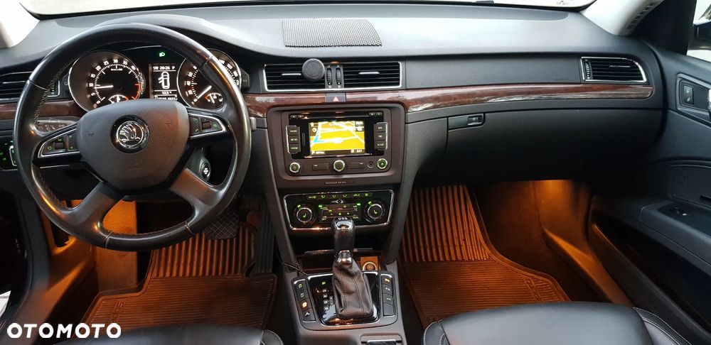 Skoda Superb 2.0 TDI Elegance DSG - 10
