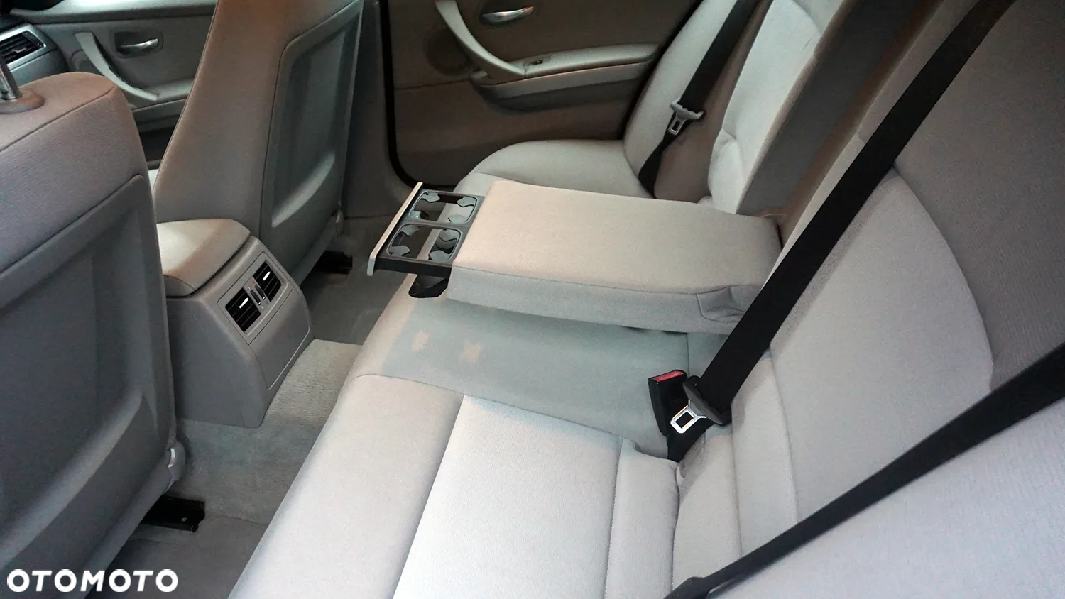 BMW Seria 3 320i Touring - 26