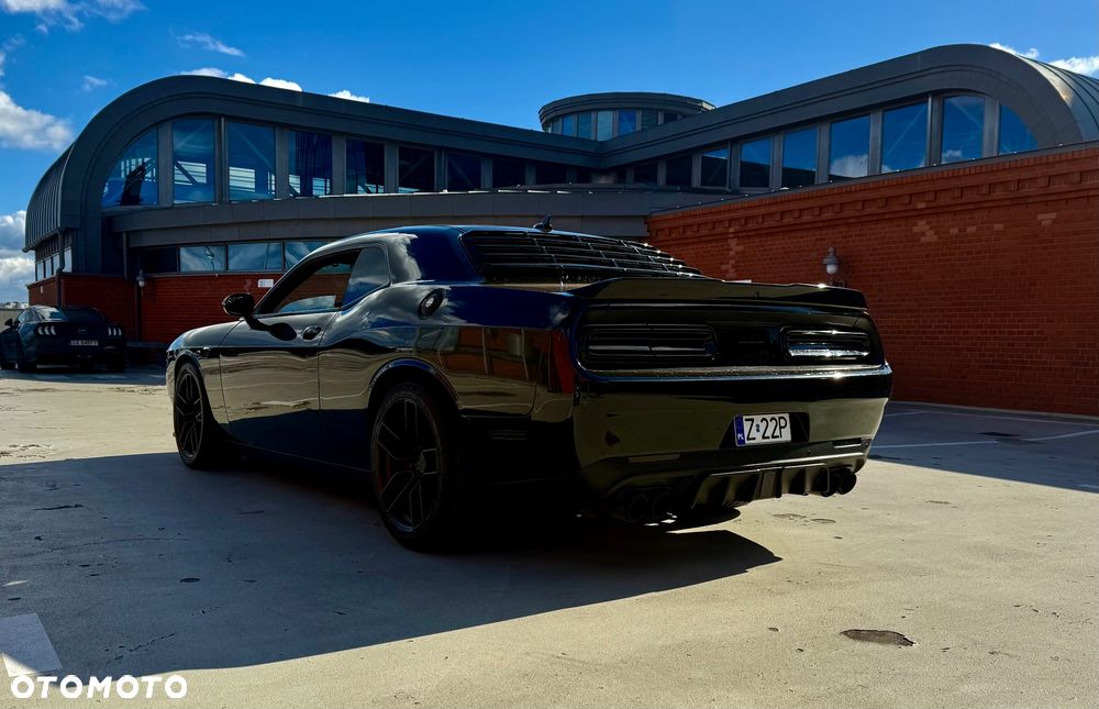 Dodge Challenger - 6