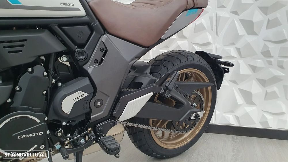 CF Moto 700CL-X Heritage - 13