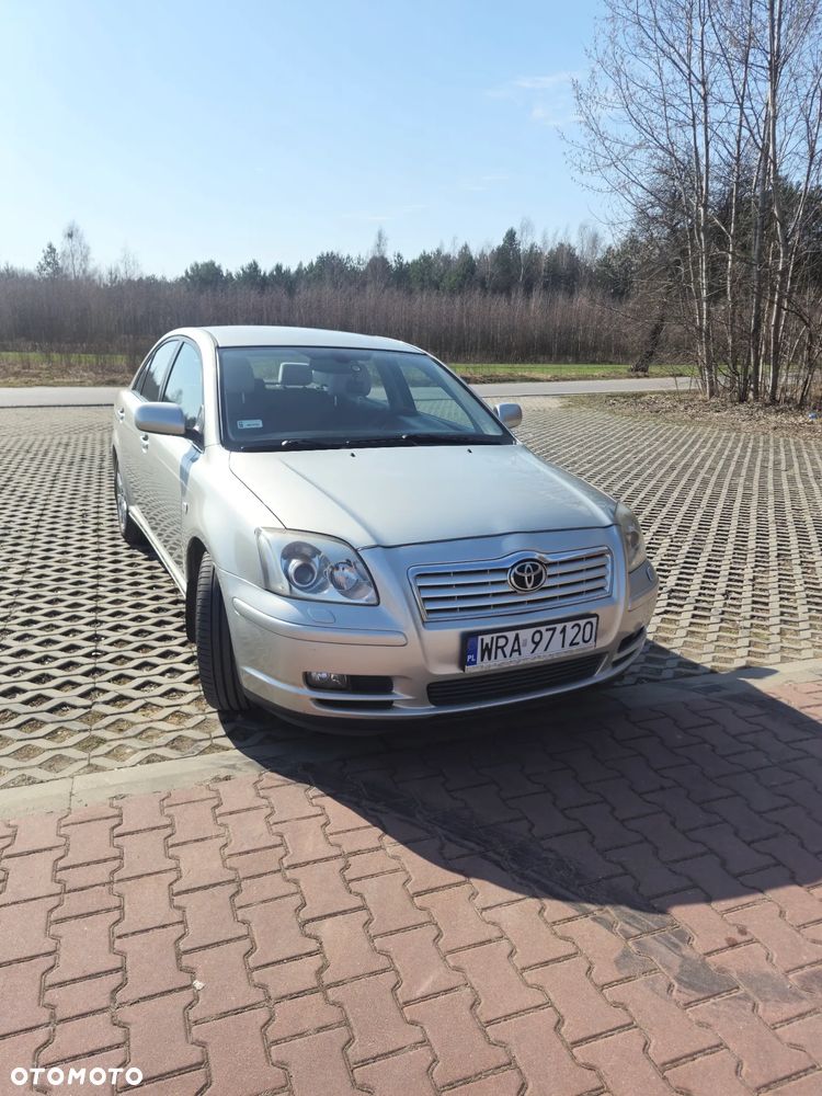 Toyota Avensis 1.8 VVT-i Sol - 1