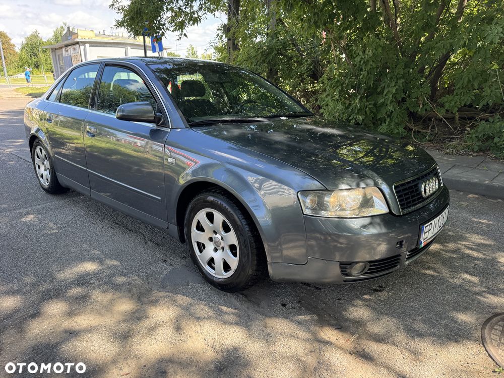 Audi A4 Limousine - 4