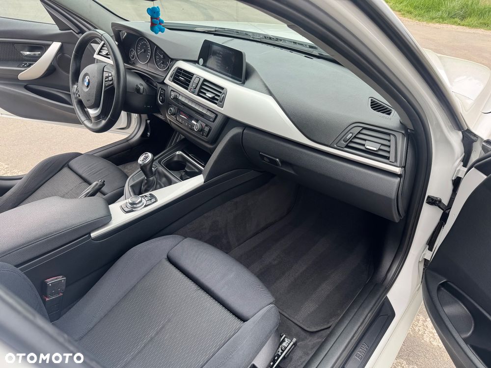 BMW Seria 3 318d EU6 - 8