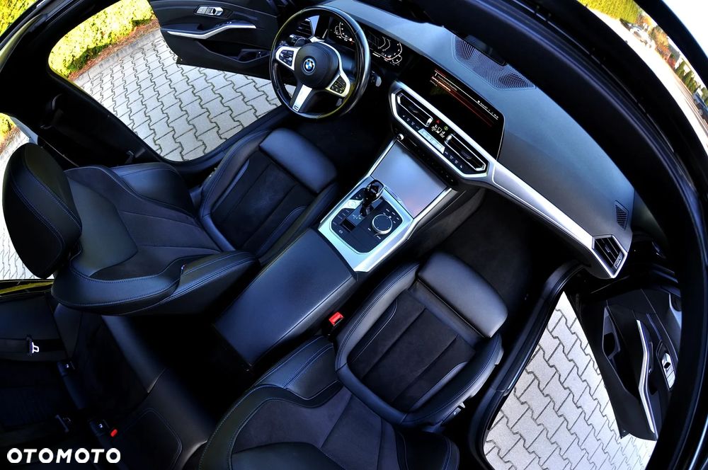 BMW Seria 3 330e xDrive M Sport - 18