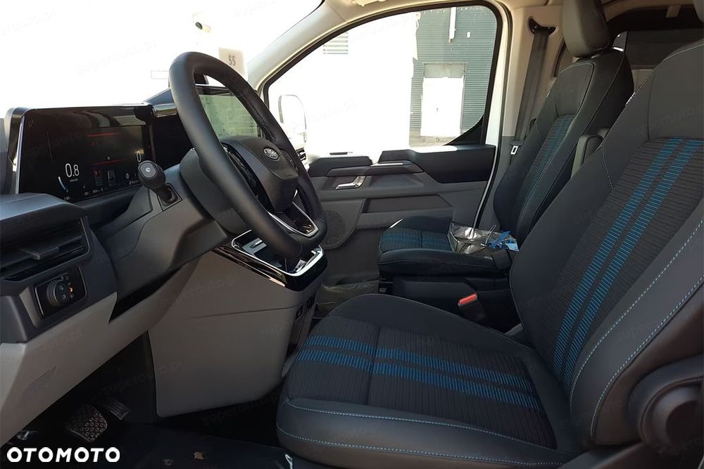 Ford Tourneo Custom - 8